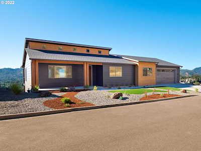 1957 NW Warewood Terrace CT Roseburg, OR 97471