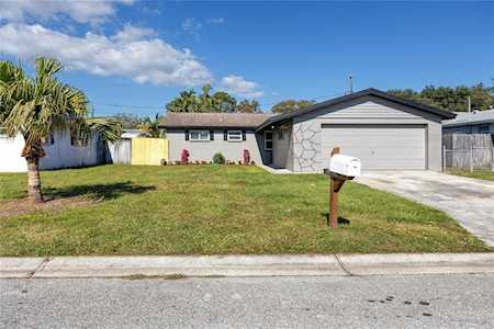 9139 Fairweather Dr Largo, FL 33773
