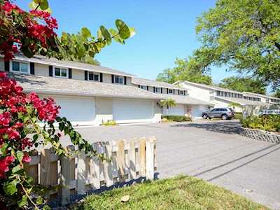 2927 W Gandy Blvd Tampa, FL 33611