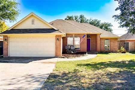 516 Meadowcrest Drive Burleson, TX 76028
