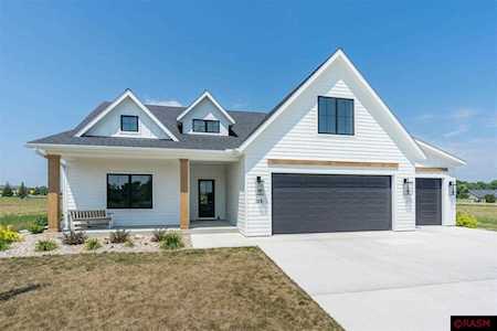126 Pine Creek Rd Mankato, MN 56001
