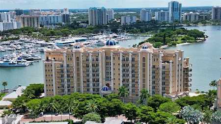 464 Golden Gate POINT #202 Sarasota, FL 34236