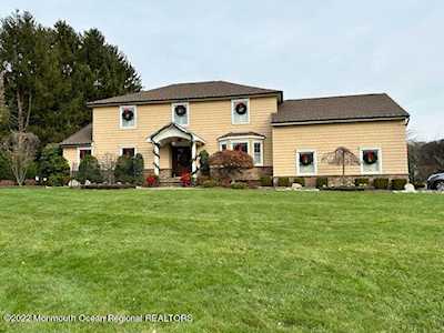 9 Sussex Rd Holmdel, NJ 07733