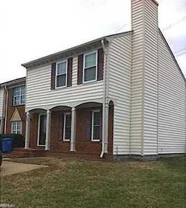 736 Huntly Dr Chesapeake, VA 23320