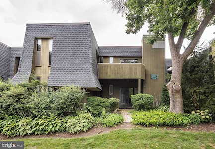 25 Church Rd S Maple Shade, NJ 08052