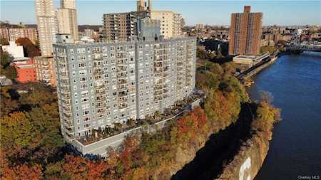 2400 Johnson Avenue #9D Bronx, NY 10471