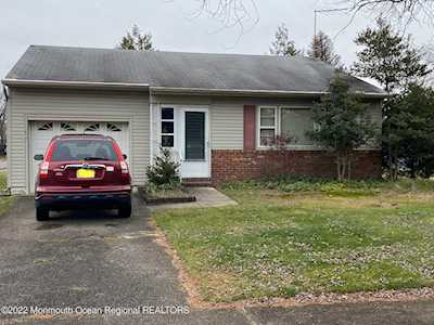 1 Willoughby Ct Toms River, NJ 08757