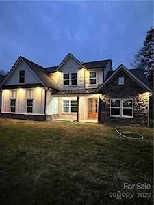 2330 Lakeview Circle Matthews, NC 28105