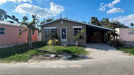 215 Fairweather Ln Fort Myers Beach, FL 33931