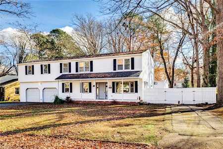 22 Richland Dr Newport News, VA 23608