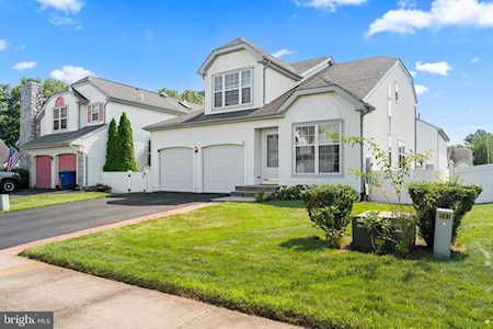 18 Fall Dr Burlington, NJ 08016