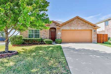 745 Redwing Drive Saginaw, TX 76131