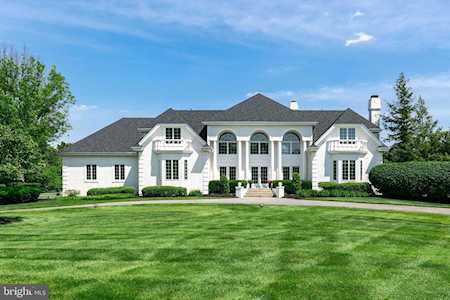 721 Kimberly Dr Moorestown, NJ 08057