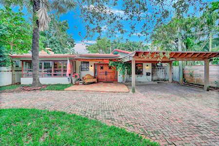 2103 Bayview Dr Fort Lauderdale, FL 33305