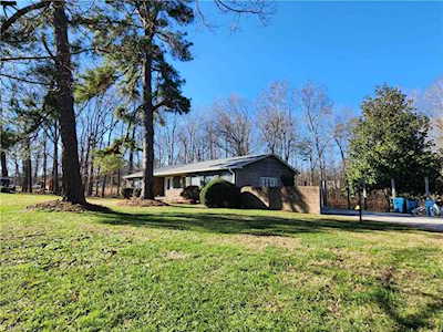 5407 Eastcrest Road Mcleansville, NC 27301