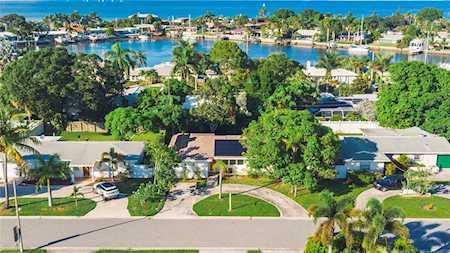 2460 Tropical Shores Dr SE St. Petersburg, FL 33705