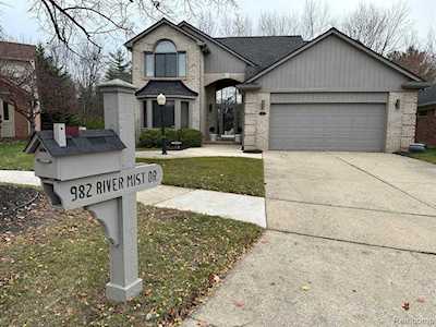 982 River Mist Rochester, MI 48307