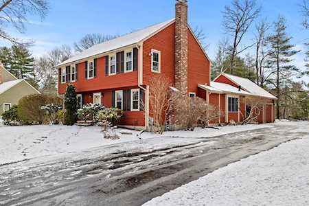 9 Lancelot Ln Mansfield, MA 02048