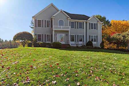 10 Seavey Pasture Rd Stratham, NH 03885