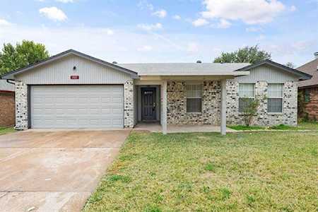 222 Freedom Lane Arlington, TX 76002