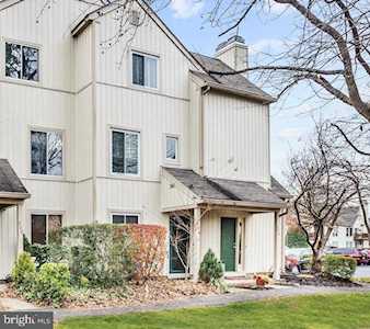 345 Woodlake Dr Marlton, NJ 08053