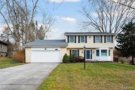 1628 Boulevard Dr Meridian Twp, MI 48864