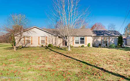 114 Country Manor Ln Shepherdsville, KY 40165
