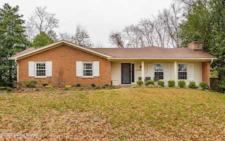 3220 Five Oaks Pl Louisville, KY 40207
