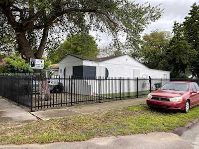 1501 NW 42nd St Miami, FL 33142