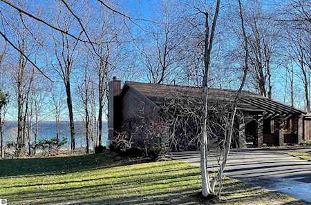 10170 E Shoreside Court Traverse City, MI 49684
