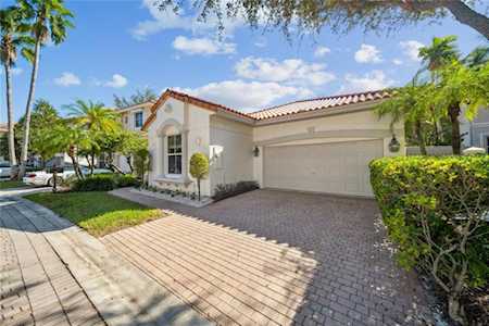 1561 Breakwater Te Hollywood, FL 33019