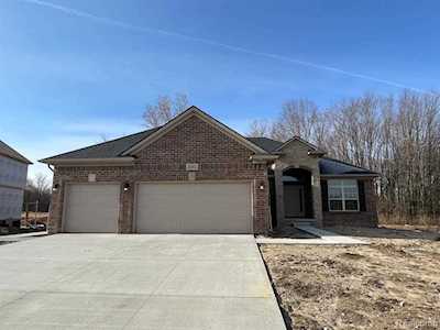 18549 Stallmann Macomb, MI 48042