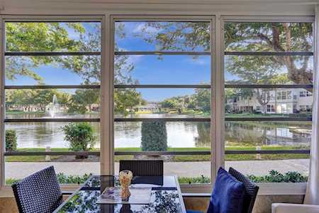 3530 NW 52nd Ave #409 Lauderdale Lakes, FL 33319