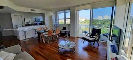 19501 W Country Club Dr #703 Aventura, FL 33180