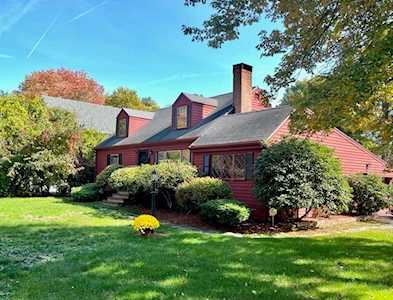 35 Brooksbie Rd Bedford, MA 01730