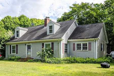 10 Crandall Ln Hopkinton, RI 02804