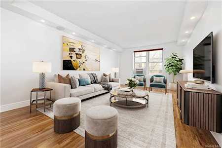 325 E 201st Street #3L Bronx, NY 10458