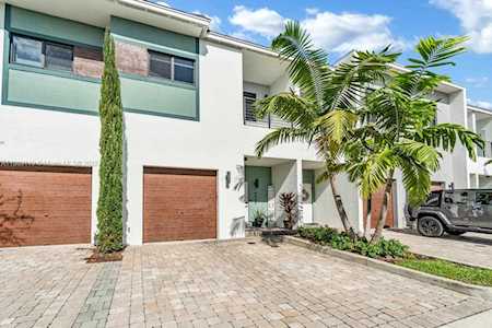 4449 NW 9th St Plantation, FL 33317