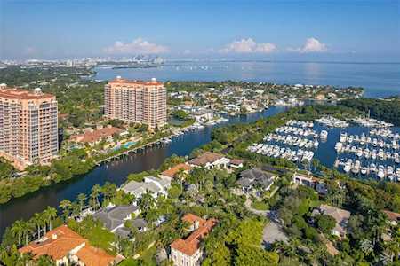 60 Edgewater Dr #5E Coral Gables, FL 33133
