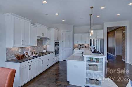 17233 Sand Bank Rd Charlotte, NC 28278