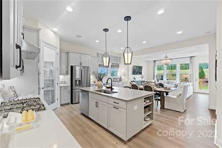 17307 Sand Bank Rd Charlotte, NC 28278