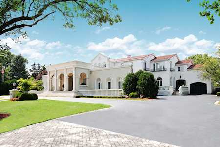 704 Deer Trail Ln Oak Brook, IL 60523