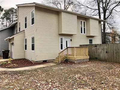 605 Pine Bend Chesapeake, VA 23320