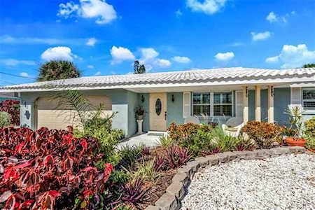 607 Emerald Ln Holmes Beach, FL 34217