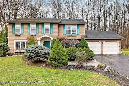 16 Prides Ln Englishtown, NJ 07726