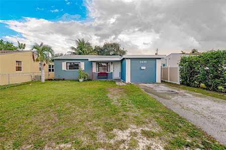 2430 Wilson Street Hollywood, FL 33020