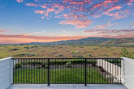 6844 E Les Bois St Boise, ID 83716