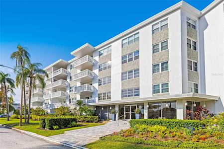 1100 N Shore Dr NE #207 St. Petersburg, FL 33701