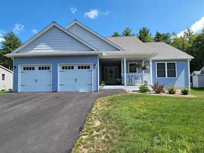 79 Pineview Dr Candia, NH 03034