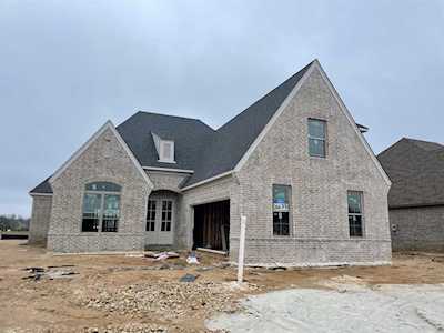 35 Hidden Field Cv Oakland, TN 38060